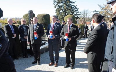 Položeni vijenci u spomen poginulim braniteljima, upaljene ...