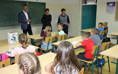287 prvašića sjelo u školske klupe