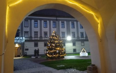PREKRASAN ADVENTSKI UGOĐAJ Čarobna božićna drvca u Muzeju i ...