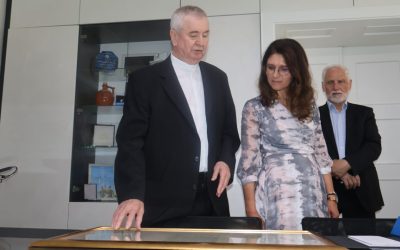 Prof. dr. Matija Berljak Gradu Čakovcu poklonio original Povelje ...