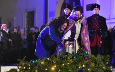 Gradonačelnica Ljerka Cividini upalila prvu adventsku svijeću ...