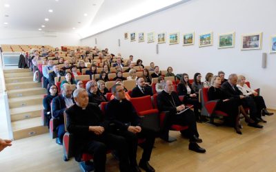 Predbožićni  susret varaždinskog biskupa s ravnateljima osnovnih ...